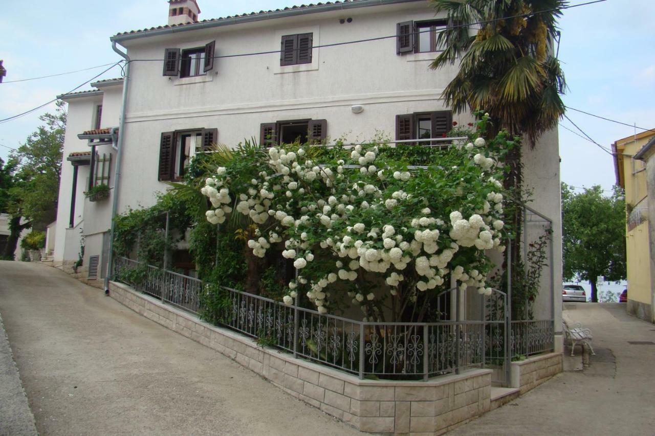 Apartments Renata - Brseč Екстериор снимка
